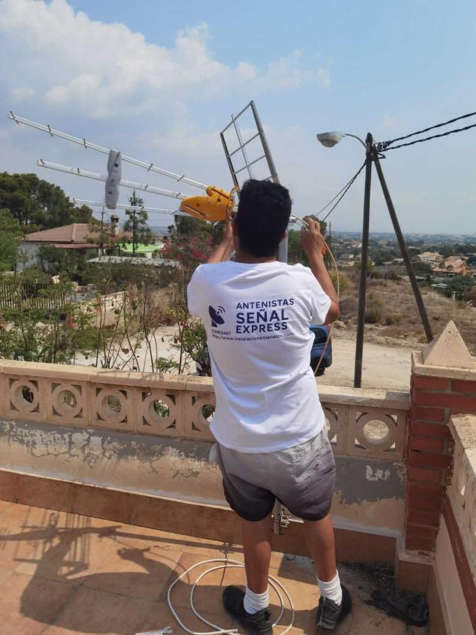 tecnico de antenas tv moralet